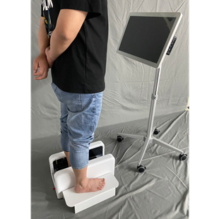 <b>XPOD-S Pedestal</b>: Scanner, USB Cable (two red plugs), Power Adapter, Foot Switch, Side Standing Steps, and Pedestal.</b>